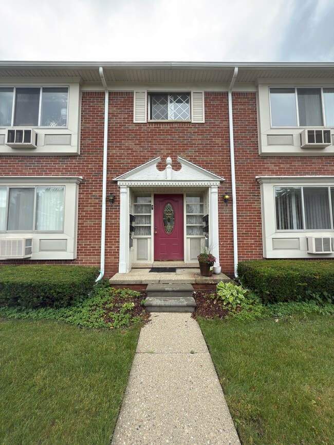 Building Photo - 5093 Mansfield Ave