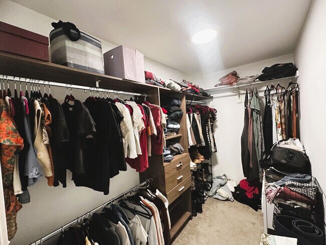 Building Photo - "Charming 1-Bedroom Condo with Mountain Views & Pool in Prime Boulder Location!"