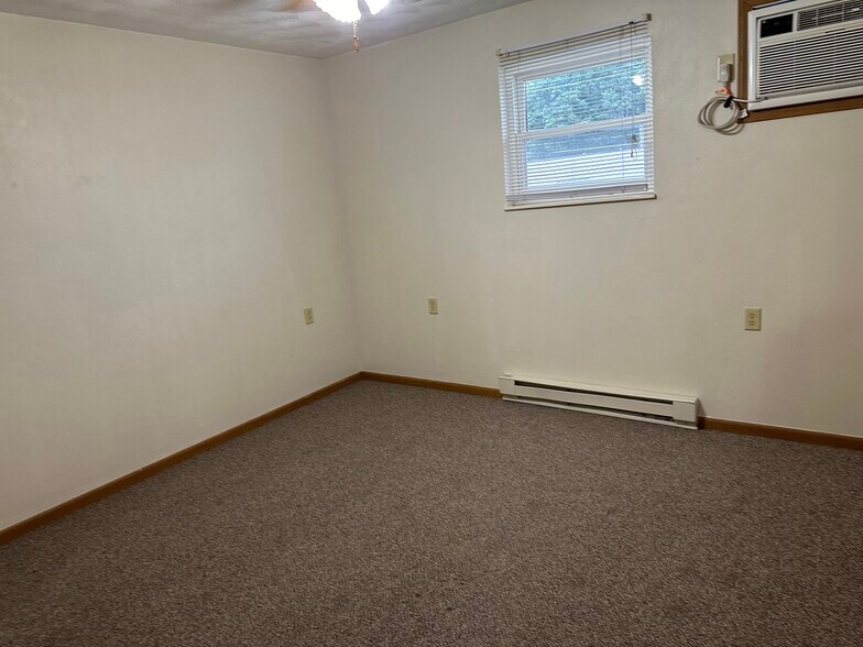 Building Photo - 1062 Lakeshore Dr