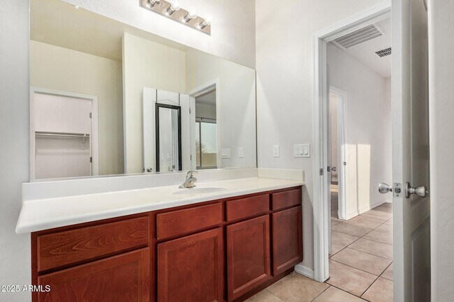 Building Photo - 4880 S 246th Ln