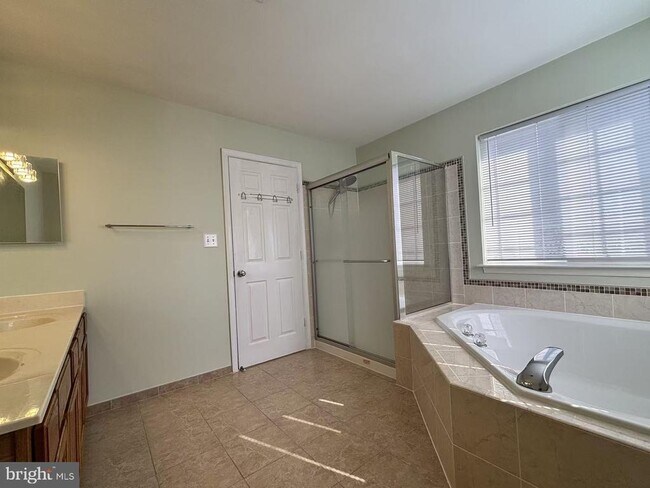 Building Photo - 6635 Creek Point Way