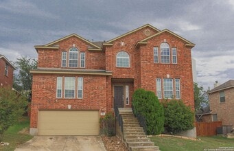 Building Photo - Spacious Stone Oak Beauty