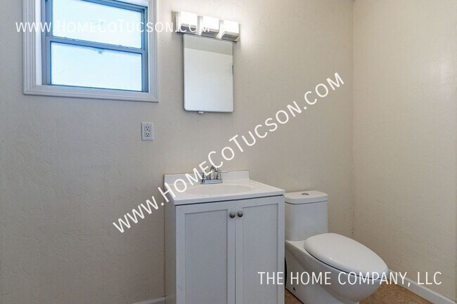 Building Photo - 3949 E 2nd St