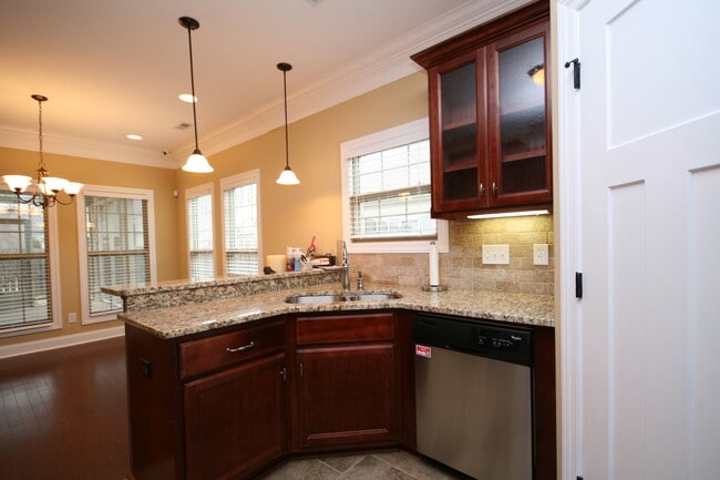 Building Photo - 231 Grove Village Way