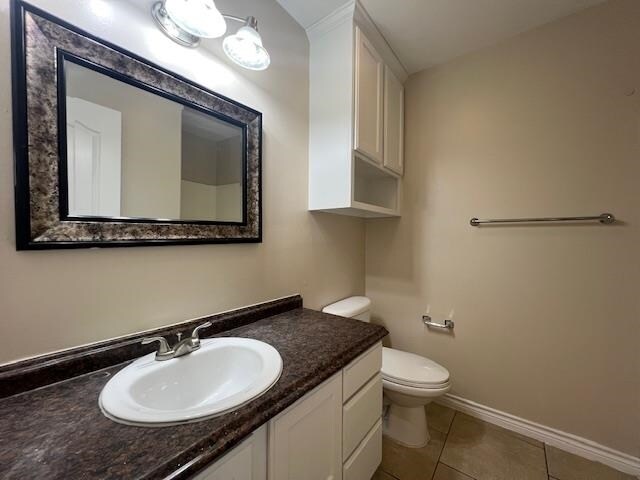 Building Photo - 2720 Camelot Dr