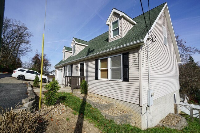 Building Photo - 256 Spring St