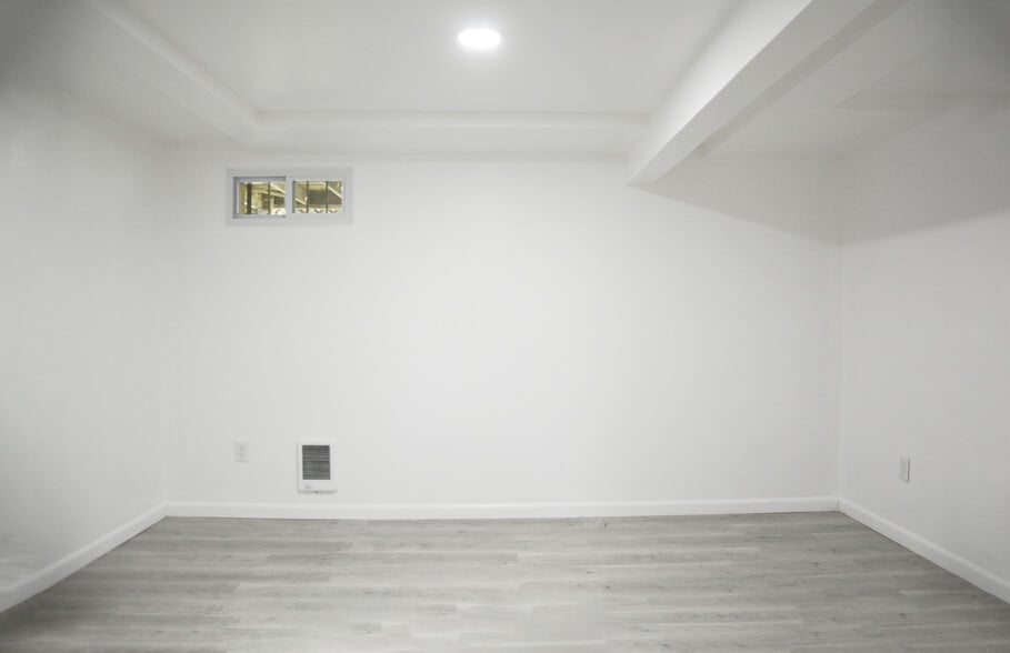 Building Photo - 2350 Baldwin Ave