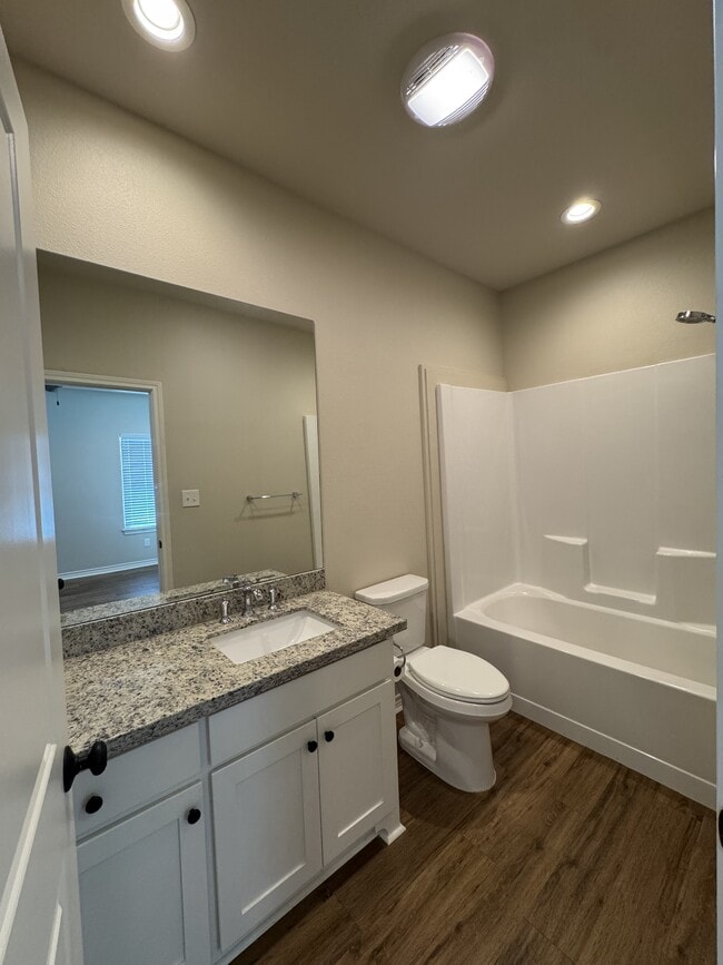 Building Photo - 5670 Shadowbend Cir N