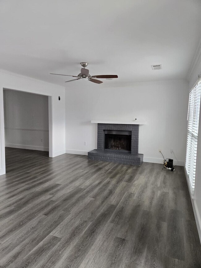 Building Photo - 965 Bass Ct N W