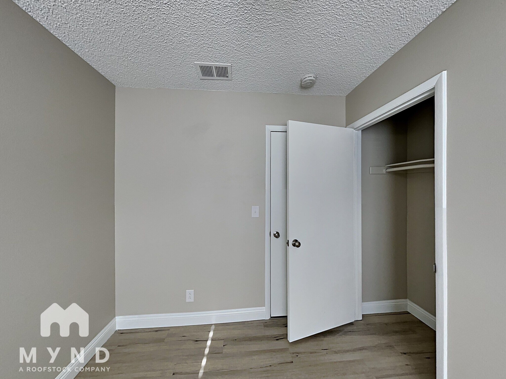 Building Photo - 433 Longtree Ave