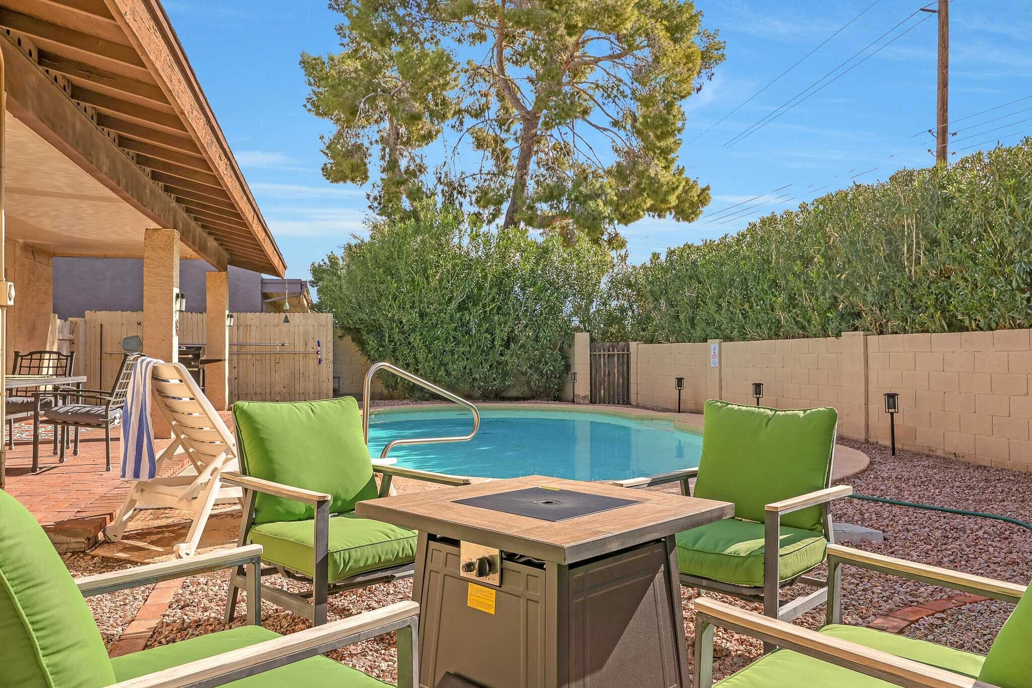 Building Photo - 7949 E Luke Ln