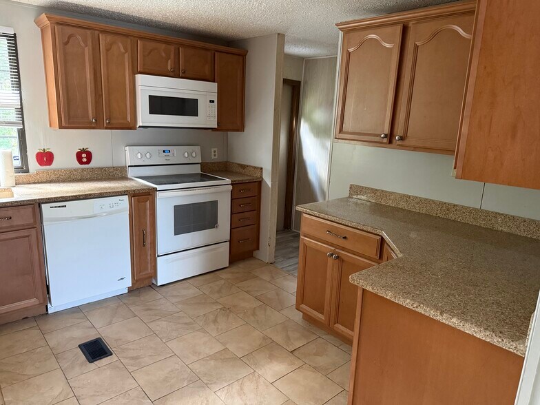 Building Photo - 970 Whippoorwill Way