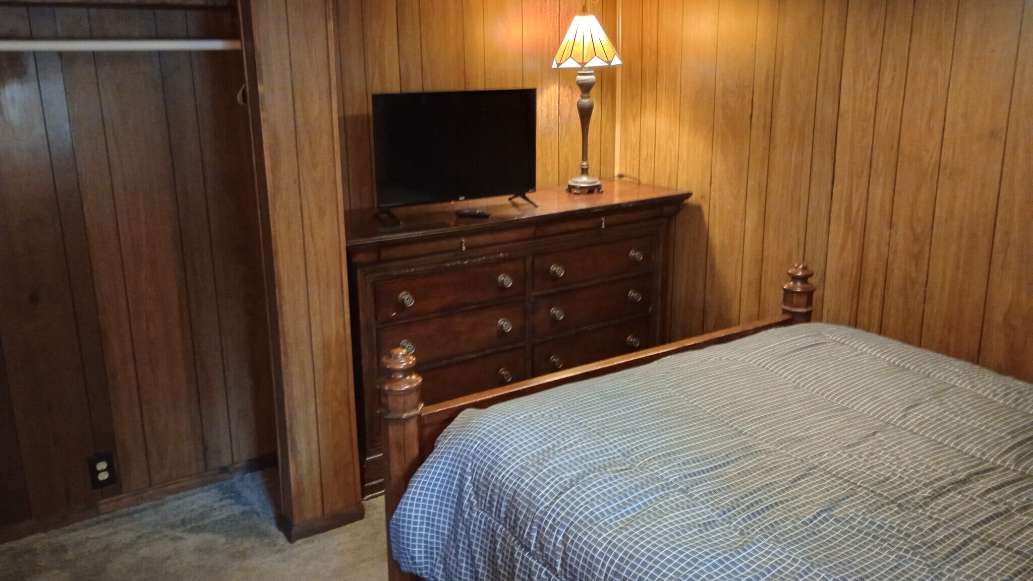 East Closet - 122 E Vidas Ave