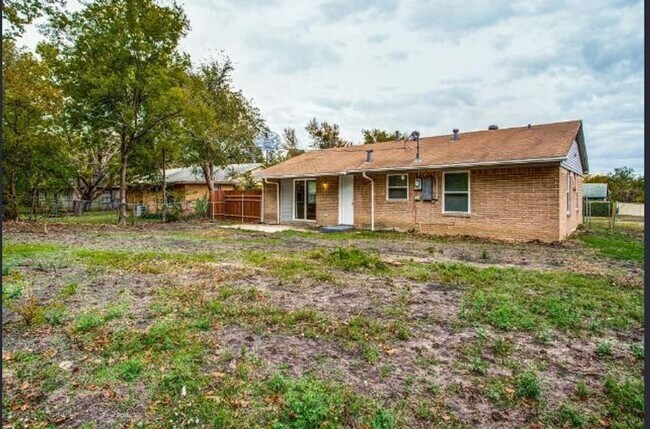 Building Photo - 7027 Coleshire Dr
