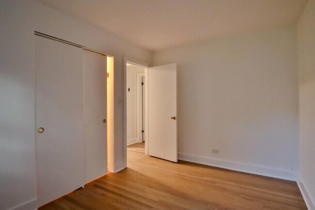 Building Photo - 30W162 Claymore Ln