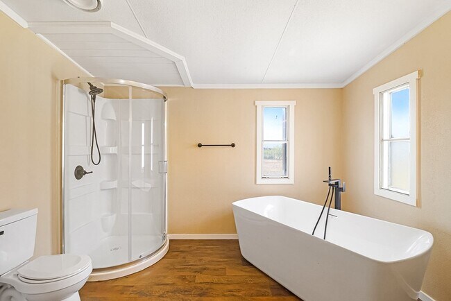 Building Photo - 14991 N Aster Ave