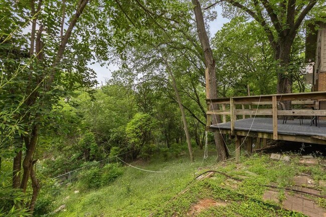 Building Photo - 6307B Shadow Valley Dr