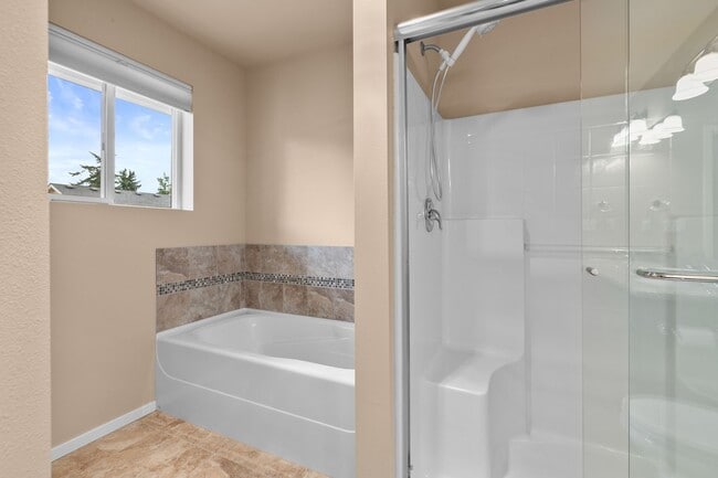 Building Photo - 4Bd/3.5Ba Mountlake Terrace Townhouse