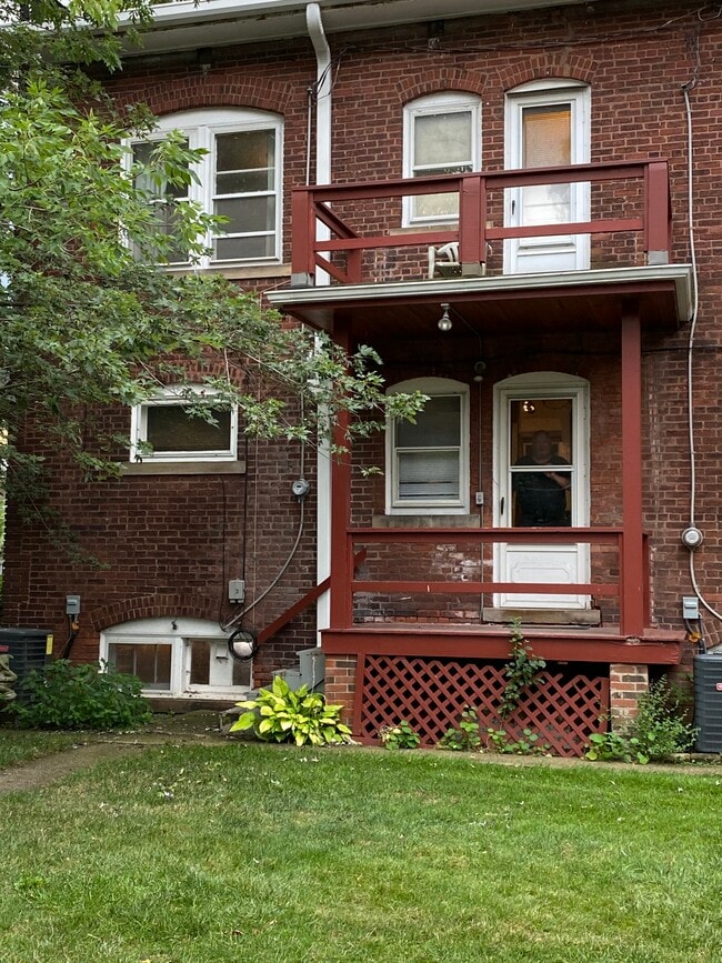 Building Photo - 15518 Clifton Blvd