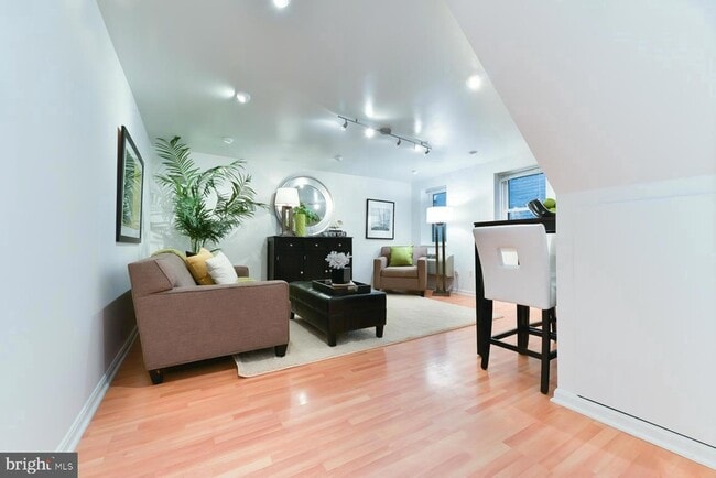 Building Photo - 1843 Mintwood Pl NW