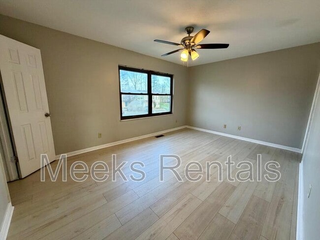 Building Photo - 205 Fairway Gardens Dr