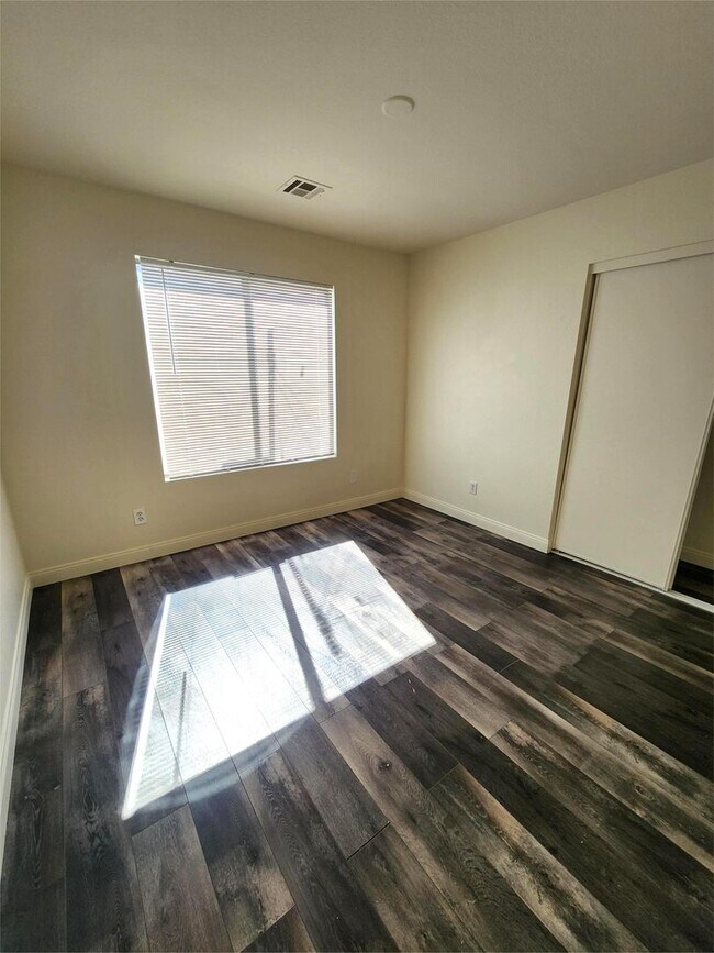 Building Photo - Single-Story Home with 2-Car Garage in Cul...