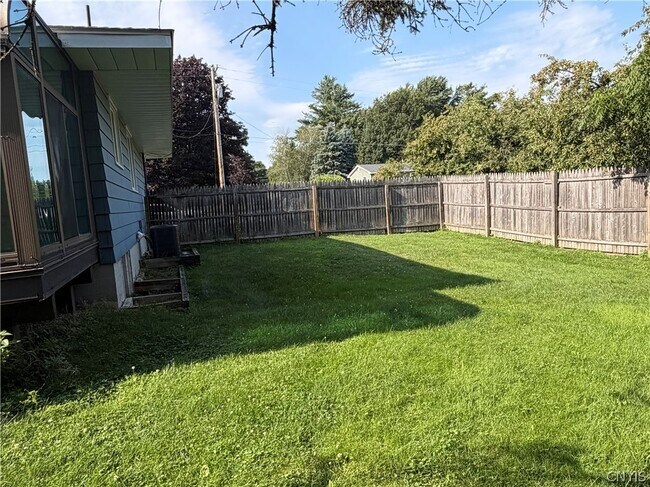 Building Photo - 107 Hadley Dr
