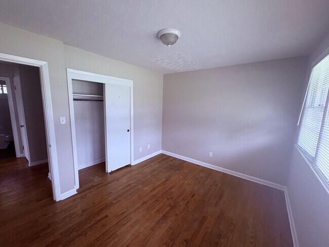 Building Photo - 406 Forest Grove Ave