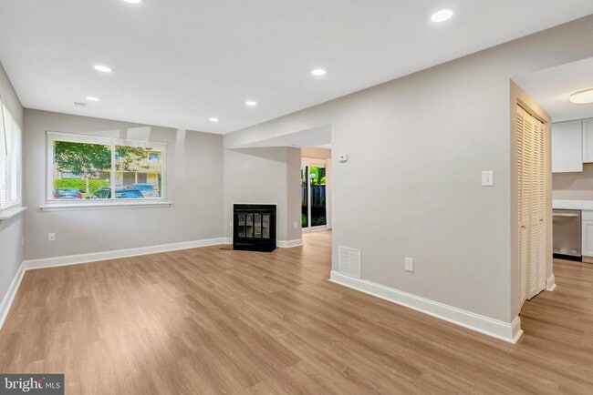 Building Photo - 10676 Myrtle Oak Ct