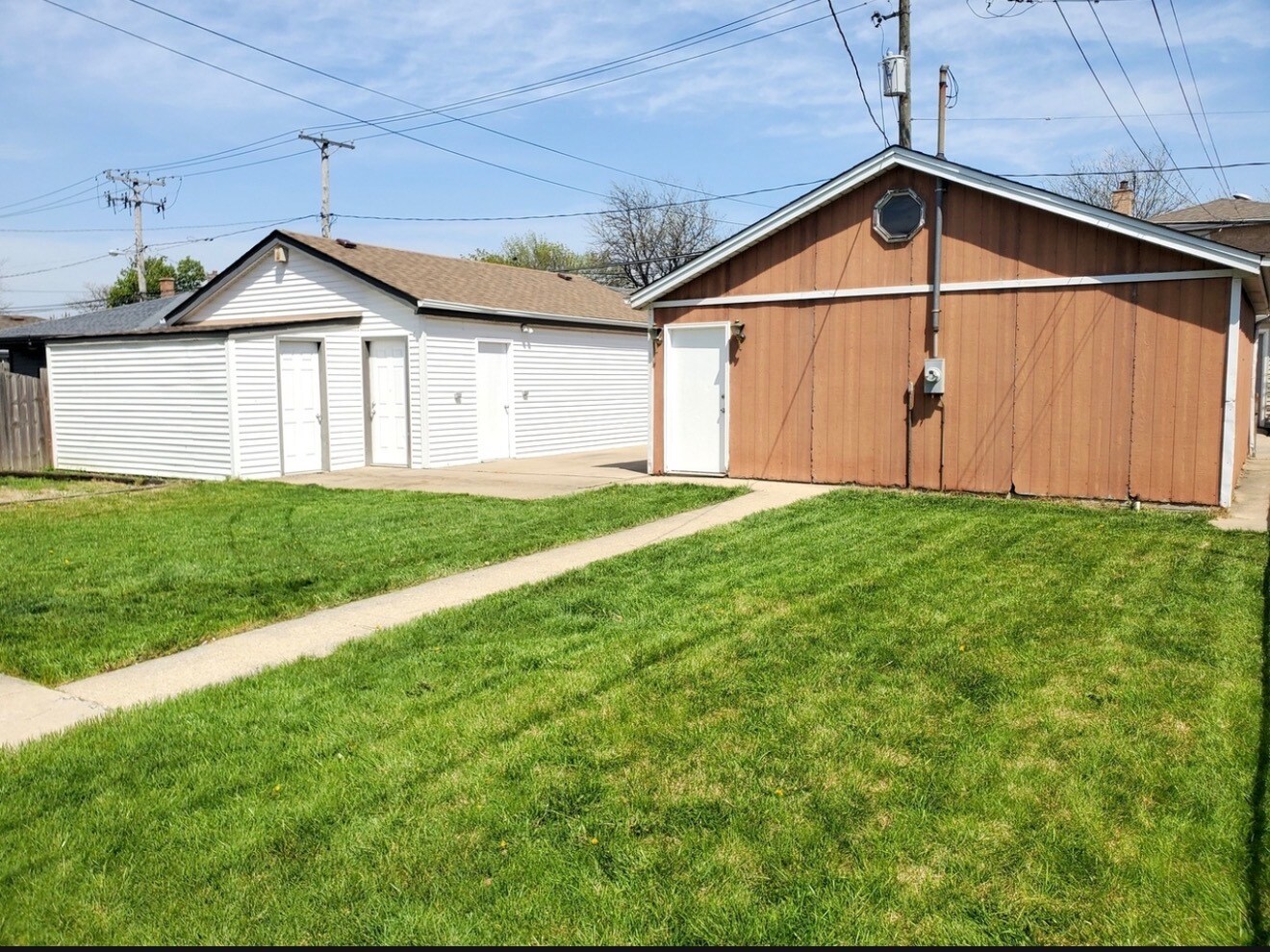 Building Photo - 6219 S Nagle Ave