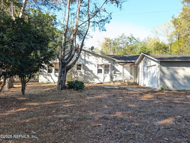 Building Photo - 220 2nd Way