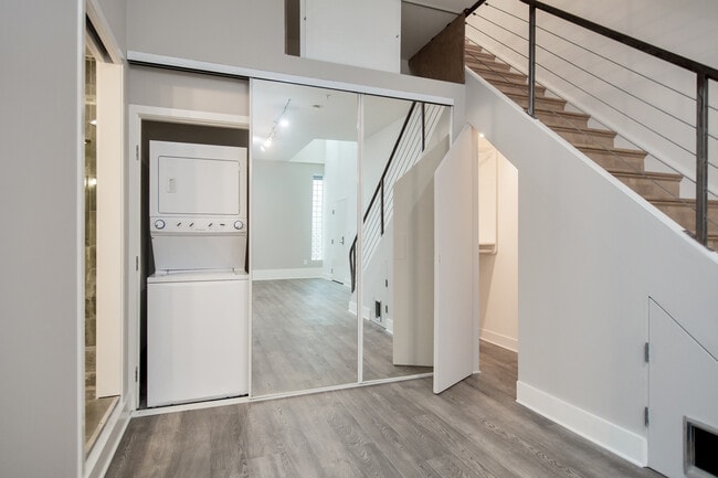 Building Photo - 125 Gilbert St