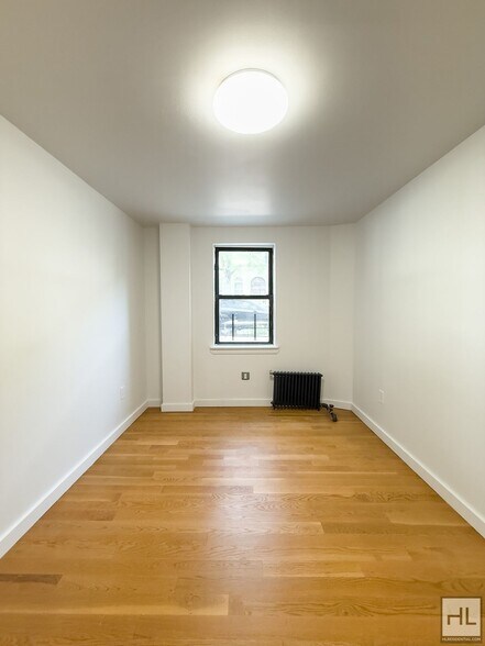 Building Photo - GREENE AVENUE / Spacious 1-Bed 1-Bath / Mi...