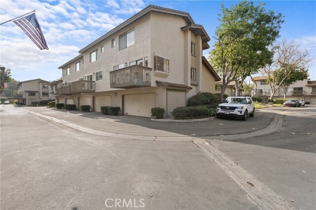 Building Photo - 9 Moon Shadow