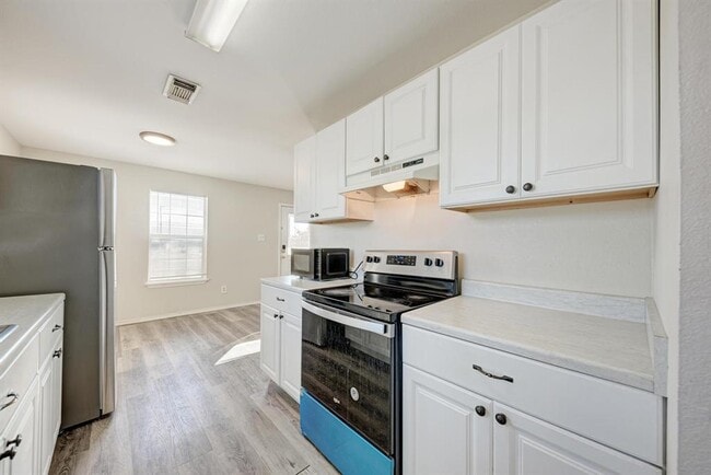 Building Photo - 107 W Brenham St