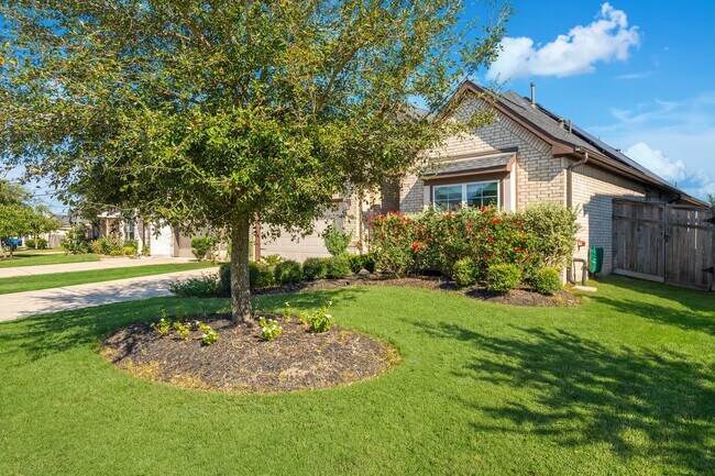 Building Photo - 3439 Cres Vista Dr