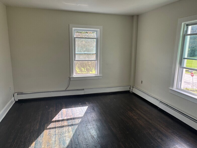 Building Photo - 21 Elk Creek Rd