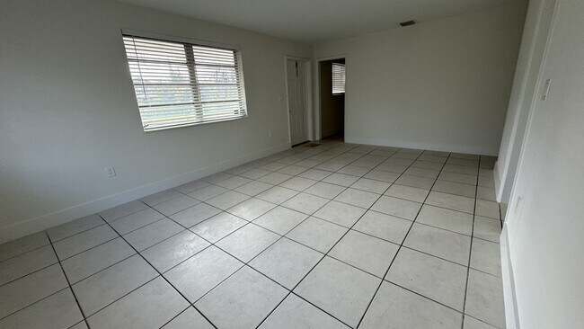 Building Photo - 840 S 63rd Ave