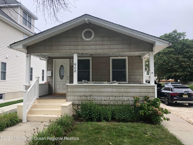 Building Photo - 606 Brinley Ave