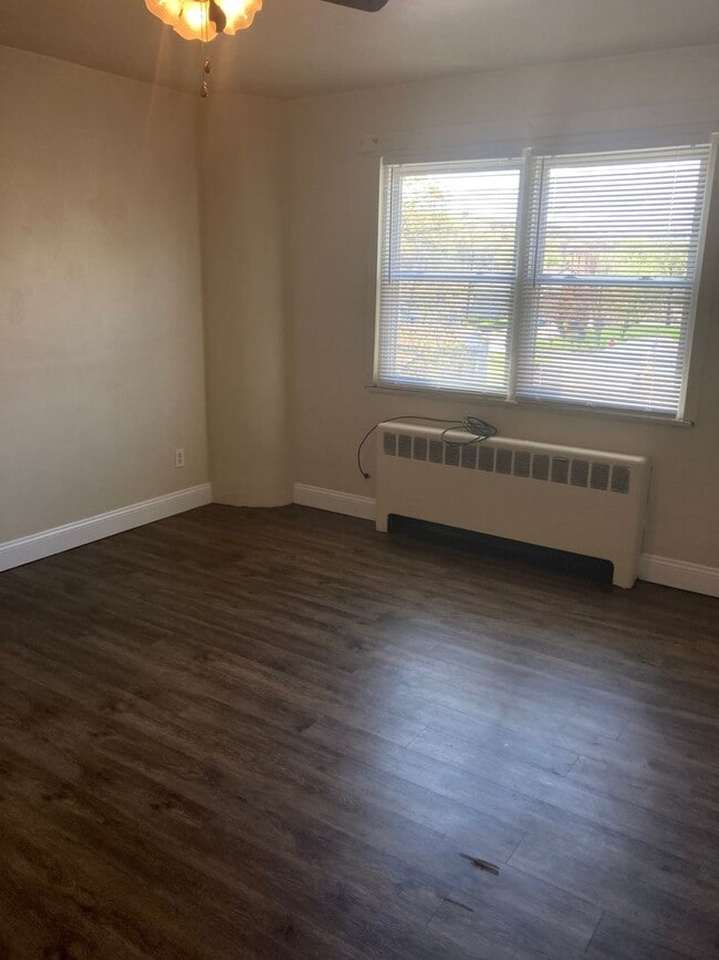 Building Photo - 414 E Lincoln Ave