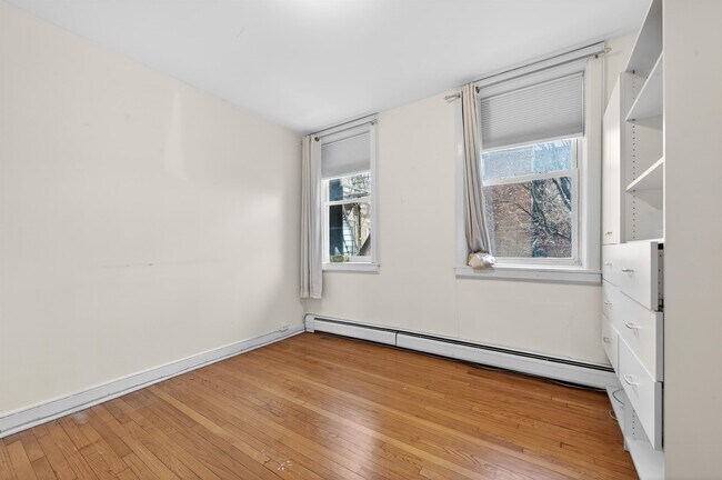 Building Photo - 105 8th St