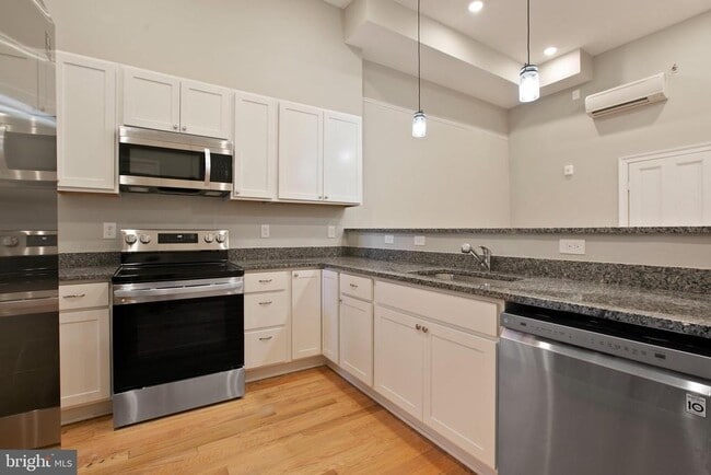 Building Photo - 106 W Saratoga St