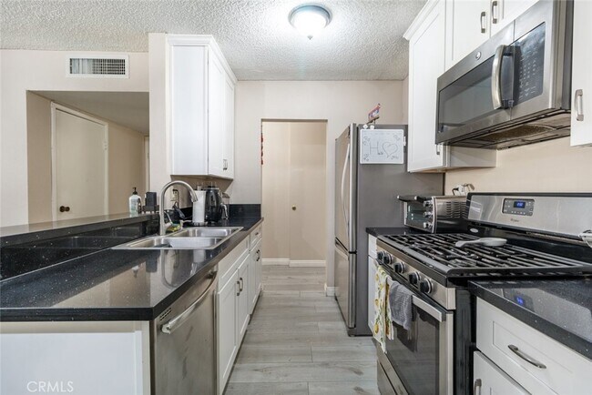 Building Photo - 421 La Fayette Park Pl