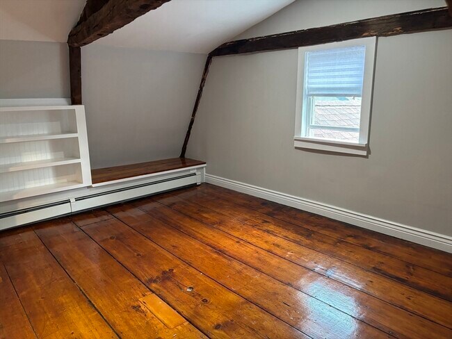 Building Photo - 10 Palfrey Ct