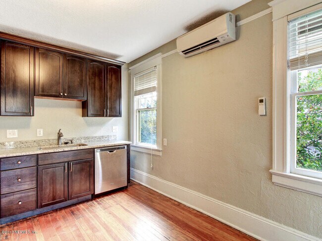 Building Photo - 2118 Herschel St