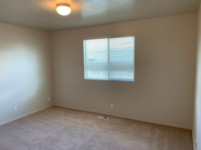 Building Photo - Adorable 3 bed 2 bath home in a quite Cald...