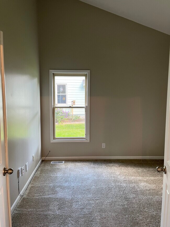 Building Photo - 10728 Lexington Dr