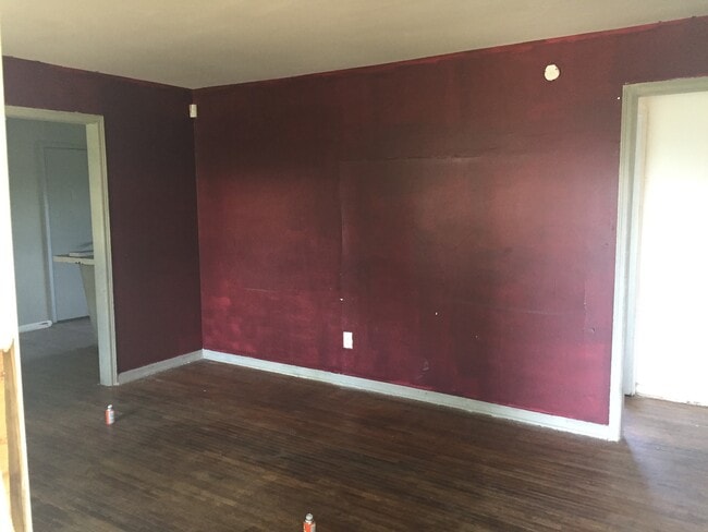 Building Photo - 3 bdrm