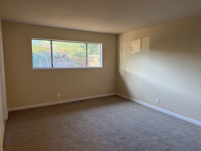 Building Photo - Kent/Pal