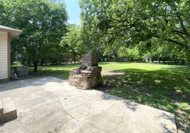 Building Photo - 204 Veterans Ave